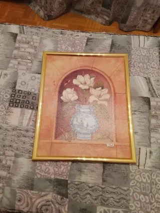 Litografía de flores con marco dorado