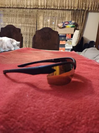 Gafas de sol Pier One naranjas y negras 50€ x2