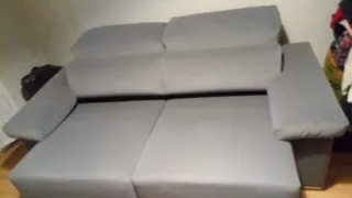 Sofá gris de tela