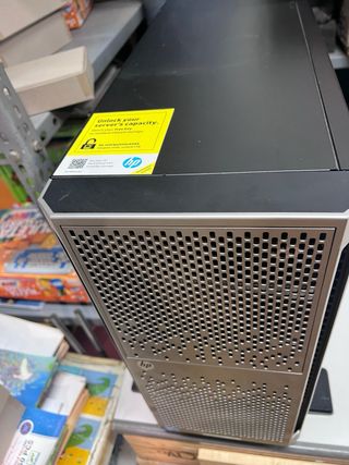 Servidor HP ProLiant ML350P Gen8