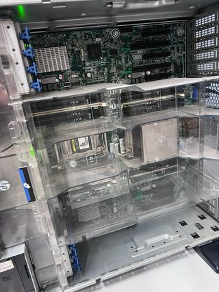 Servidor HP ProLiant ML350P Gen8