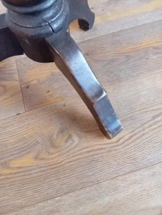 Sgabello floreale in tessuto e legno