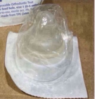 10 Tetinas y 4 bibes 125 ml NUK Hospital