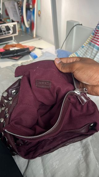 Bolso Brownie Morado con Tachuelas Plateadas