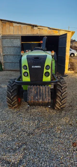 Tractor Claas Nexos 240VL