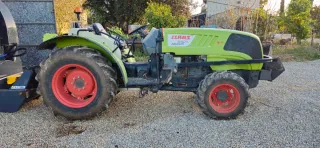 Tractor Claas Nexos 240VL