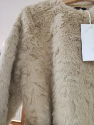 Chaqueta Zara efecto pelo cinturón beige.ZW.