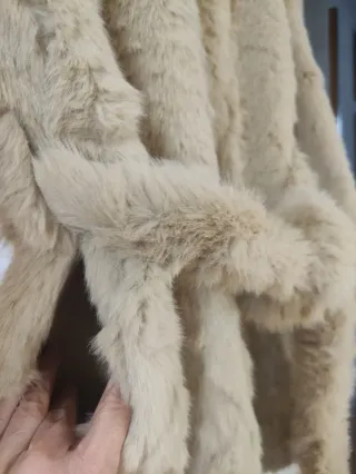 Chaqueta Zara efecto pelo cinturón beige.ZW.