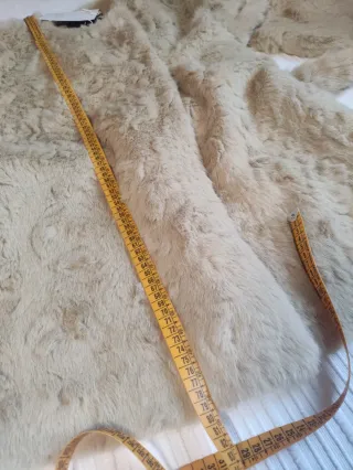 Chaqueta Zara efecto pelo cinturón beige.ZW.