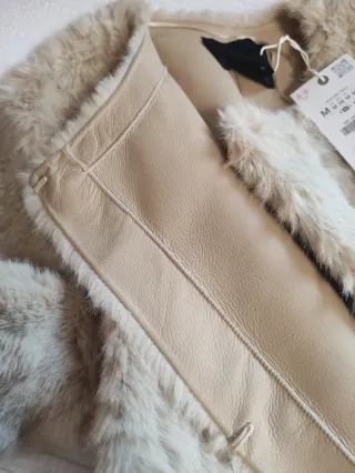 Chaqueta Zara efecto pelo cinturón beige.ZW.