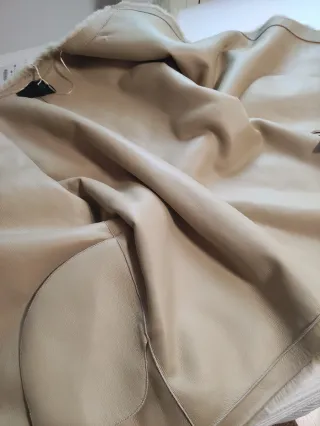 Chaqueta Zara efecto pelo cinturón beige.ZW.
