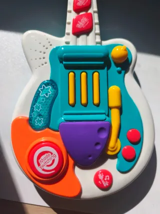 Guitarra de juguete musical