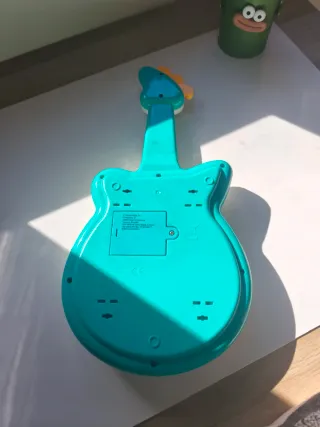Guitarra de juguete musical