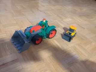 Lote 2 tractores de juguete