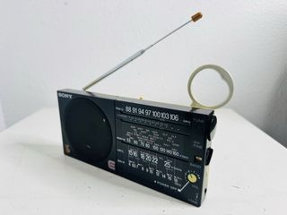 Radio Portátil Sony ICF-35 Multibanda