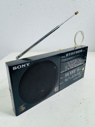 Radio Portátil Sony ICF-35 Multibanda