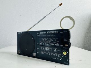 Radio Portátil Sony ICF-35 Multibanda