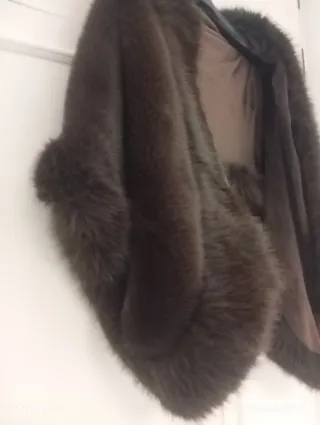 Estola/Capa Piel Sintética Marrón Sin Estrenar