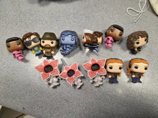 Figuras Stranger Things Kinder Joy