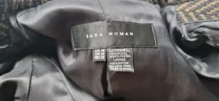 Abrigo Zara negro y verde