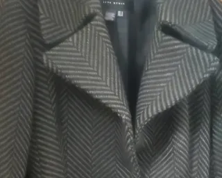 Abrigo Zara negro y verde