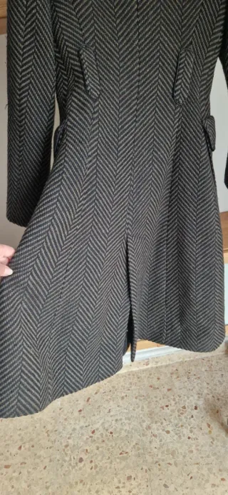 Abrigo Zara negro y verde