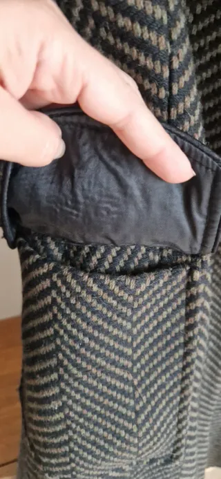 Abrigo Zara negro y verde