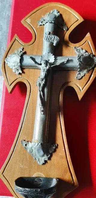 Crucifijo madera siglo XX