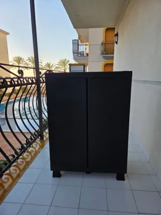 Armario bajo de plástico gris