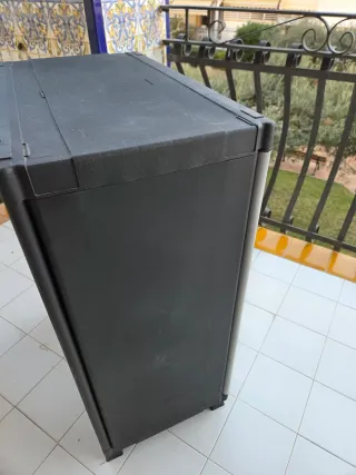 Armario bajo de plástico gris