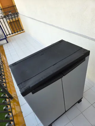 Armario bajo de plástico gris