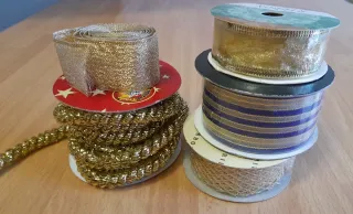 Lotto nastri decorativi natalizi oro e argento