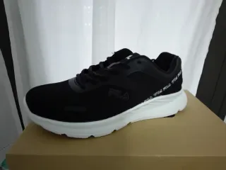 Zapatillas Fila Talla 42 Negras y Blancas