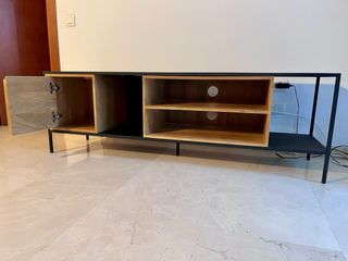 Mueble TV Metal Negro y Madera Mango