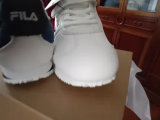 Deportivas Fila Blancas y Azules