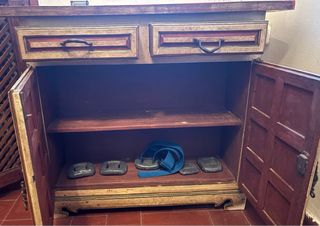 Mueble Castellano con Cajones y Puertas