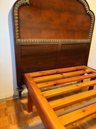 Somier y cabecero de madera y metal