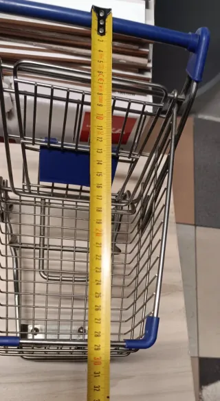 Carrito de supermercado metálico