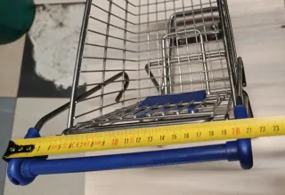 Carrito de supermercado metálico