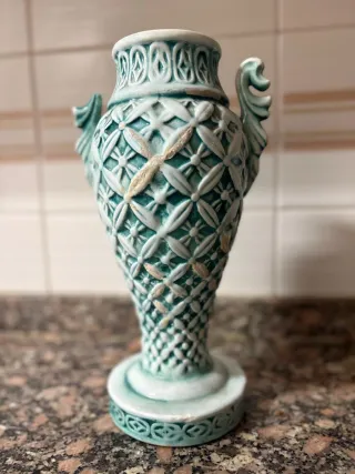 Jarrón antiguo pintado a mano