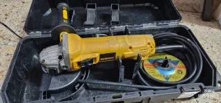 Mini amoladora radial DEWALT con maletin y discos