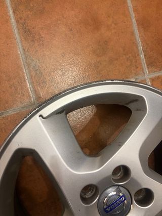 Llanta Volvo C30