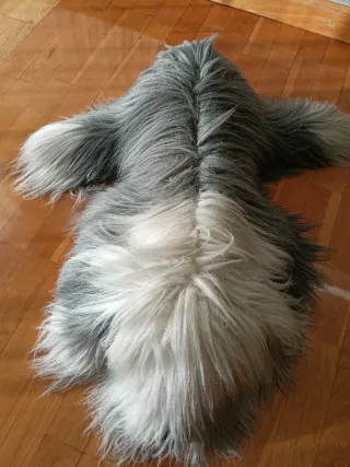 Peluche de perro grande,tumbado