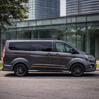 Small moves/transport in Barcelona Van with driver