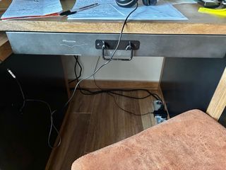 Escritorio Mango macizo y Metal