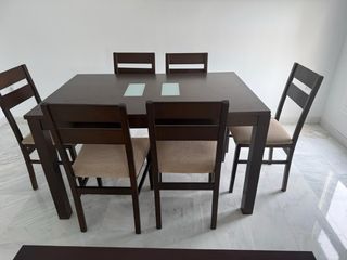 Mesa de comedor y 6 sillas