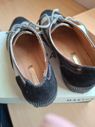 Zapatos Castellanos Mujer Negro y Dorado