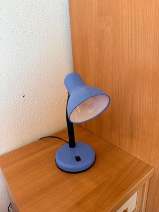 Lámpara de mesa azul y negra