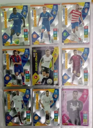 Álbum Adrenalyn 21-22 con 385 cromos