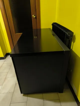 Mesa de escritorio negra moderna